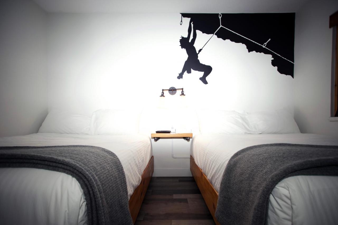 Crash Hotel スカーミッシュ エクステリア 写真